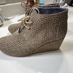 Womens Animal Print Toms Wedge Booties size 12W